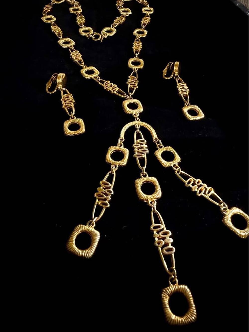 Vintage 1970s Signed Crown Trifari Goldtone Necklace & Earrings Set